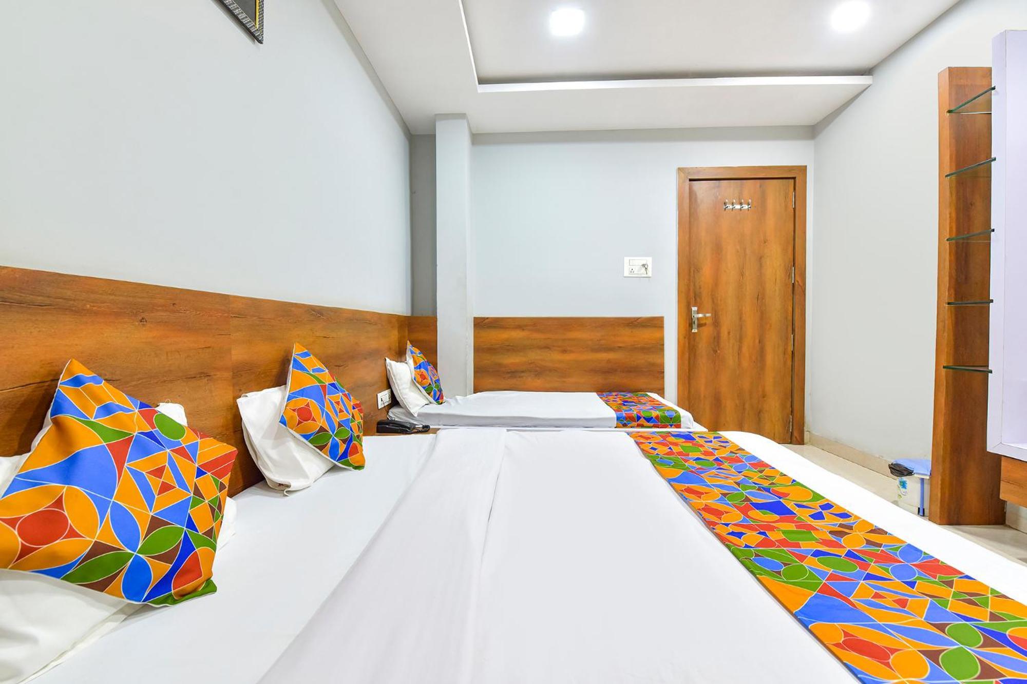 Fabhotel Raghumani Palace Удджайн Экстерьер фото