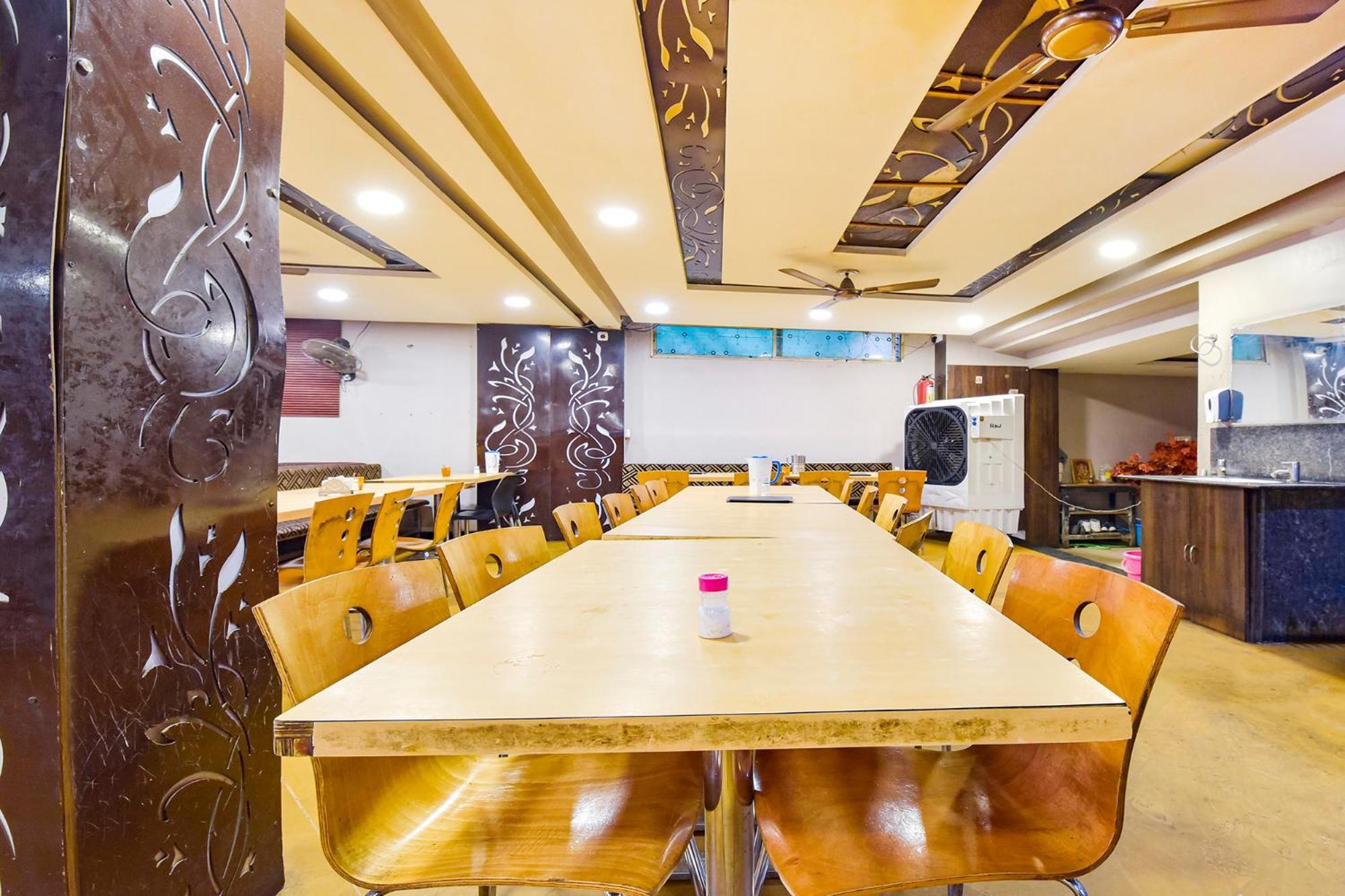 Fabhotel Raghumani Palace Удджайн Экстерьер фото