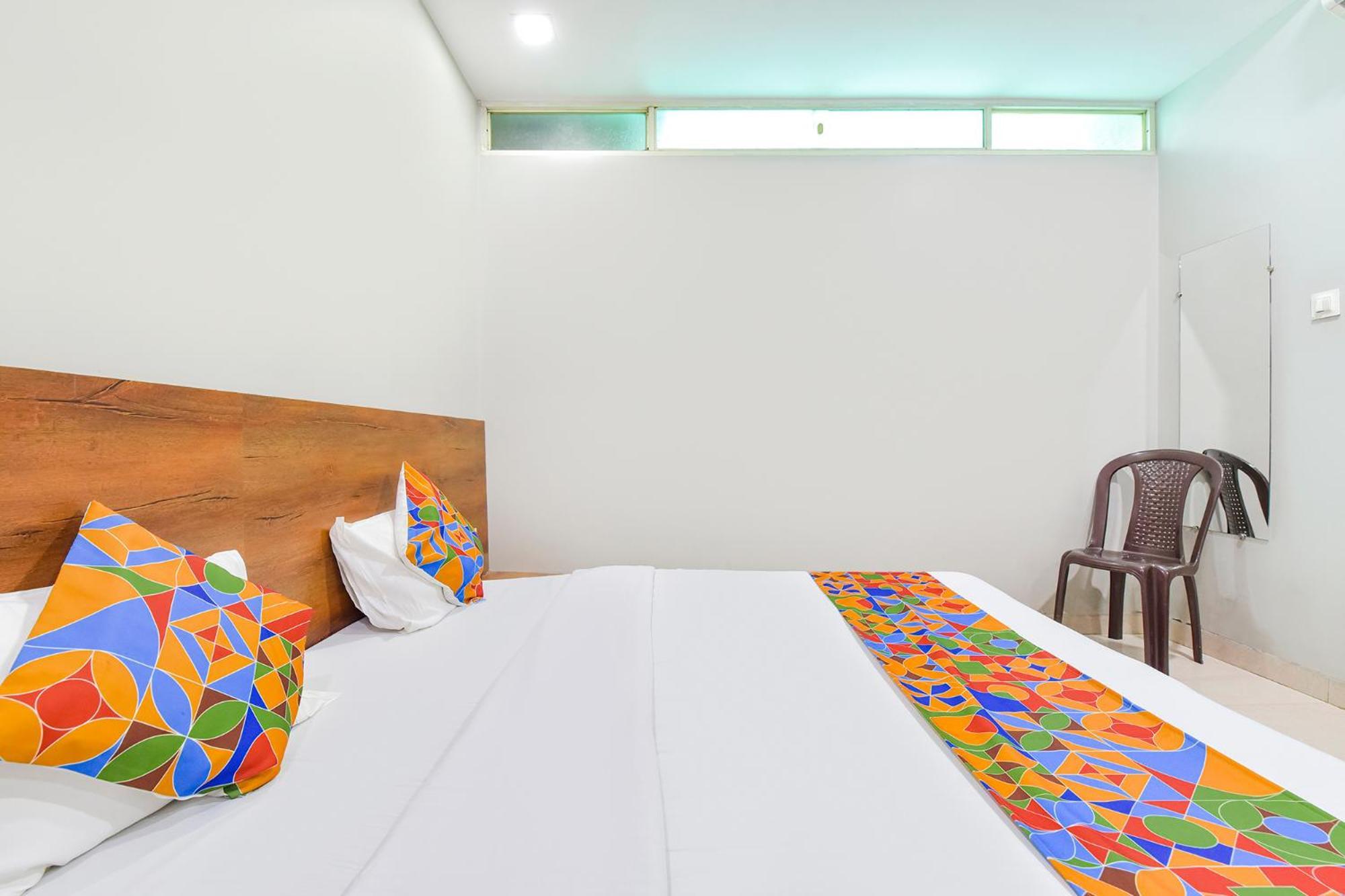 Fabhotel Raghumani Palace Удджайн Экстерьер фото