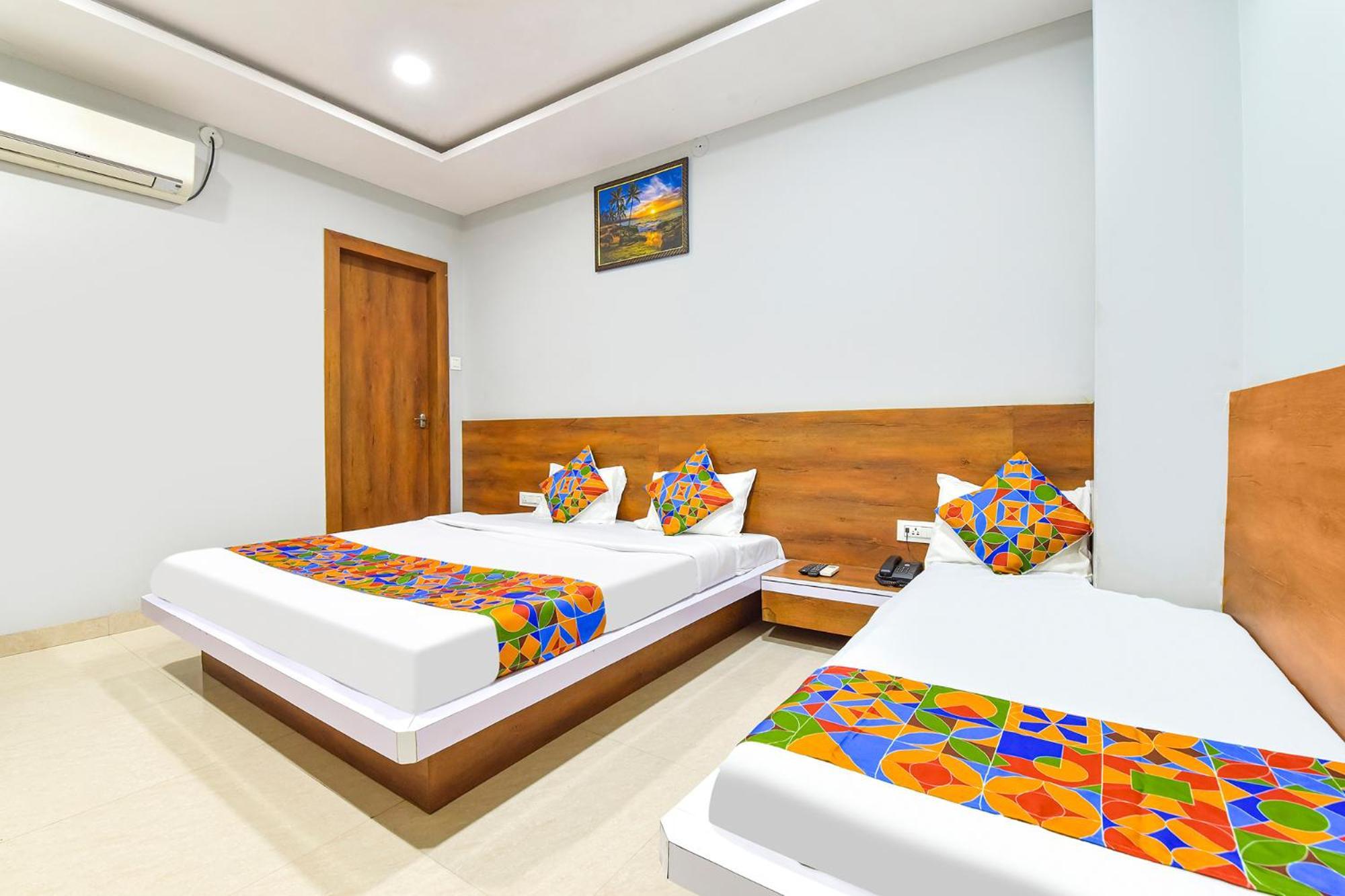 Fabhotel Raghumani Palace Удджайн Экстерьер фото