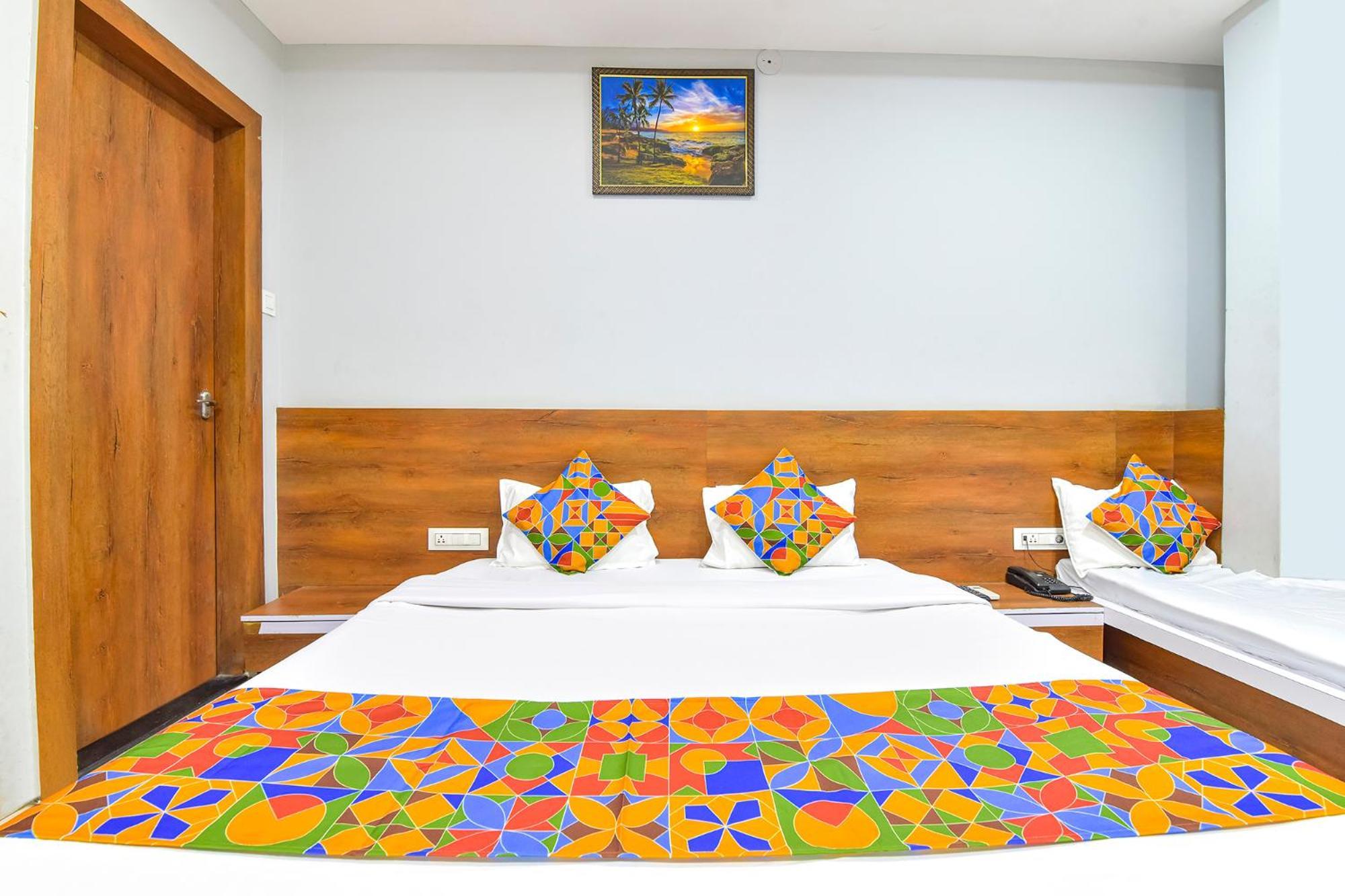 Fabhotel Raghumani Palace Удджайн Экстерьер фото