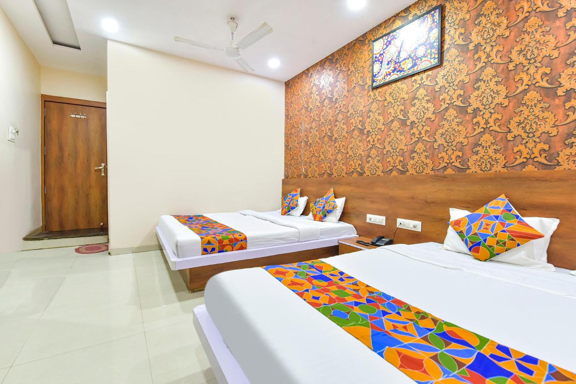 Fabhotel Raghumani Palace Удджайн Экстерьер фото