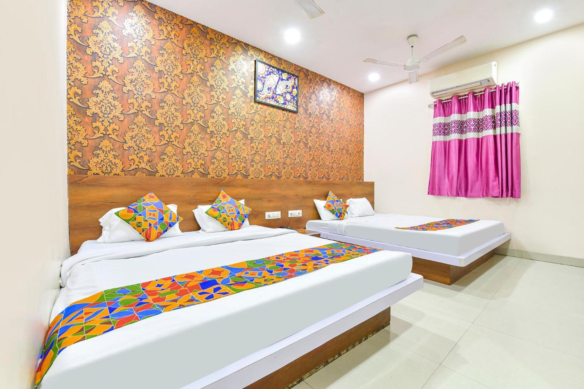 Fabhotel Raghumani Palace Удджайн Экстерьер фото